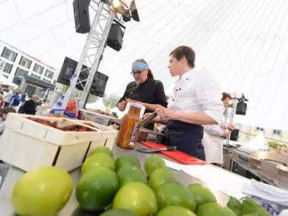 Das Festival &bdquo;Oldenburg kocht&ldquo; ist er&ouml;ffnet worden. Der Auftakt stand unter dem Motto &bdquo;S&uuml;dafrika Begegnungen&ldquo;.
