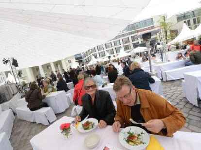 Das Festival &bdquo;Oldenburg kocht&ldquo; ist er&ouml;ffnet worden. Der Auftakt stand unter dem Motto &bdquo;S&uuml;dafrika Begegnungen&ldquo;.