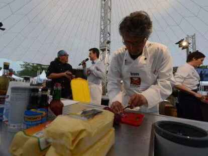 Das Festival &bdquo;Oldenburg kocht&ldquo; ist er&ouml;ffnet worden. Der Auftakt stand unter dem Motto &bdquo;S&uuml;dafrika Begegnungen&ldquo;.