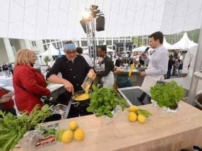 Das Festival &bdquo;Oldenburg kocht&ldquo; ist er&ouml;ffnet worden. Der Auftakt stand unter dem Motto &bdquo;S&uuml;dafrika Begegnungen&ldquo;.