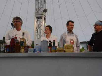 Das Festival &bdquo;Oldenburg kocht&ldquo; ist er&ouml;ffnet worden. Der Auftakt stand unter dem Motto &bdquo;S&uuml;dafrika Begegnungen&ldquo;.