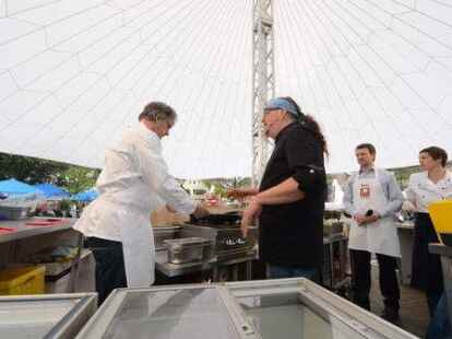 Das Festival &bdquo;Oldenburg kocht&ldquo; ist er&ouml;ffnet worden. Der Auftakt stand unter dem Motto &bdquo;S&uuml;dafrika Begegnungen&ldquo;.