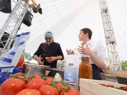 Das Festival &bdquo;Oldenburg kocht&ldquo; ist er&ouml;ffnet worden. Der Auftakt stand unter dem Motto &bdquo;S&uuml;dafrika Begegnungen&ldquo;.
