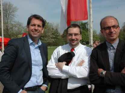 Zahlreiche Besucher waren zu der Kundgebung auf dem Weberei-Gel&auml;nde gekommen, wo es Ansprachen, Musik und ein Interview mit den B&uuml;rgermeistern der Region gab.