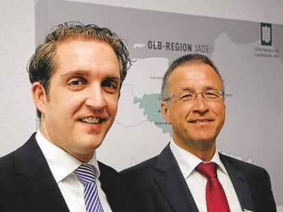 Frank Glaubitz (links) und Diedrich K&uuml;ck leiten die OLB-Region Jade.