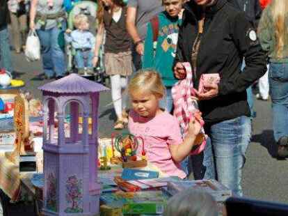 Viel zu entdecken gab es an den St&auml;nden beim Huder B&uuml;rgerfest.