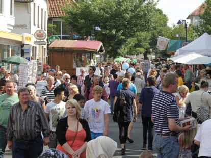 Beim B&uuml;rgerfest herrschte im Huder Ortskern buntes Treiben.