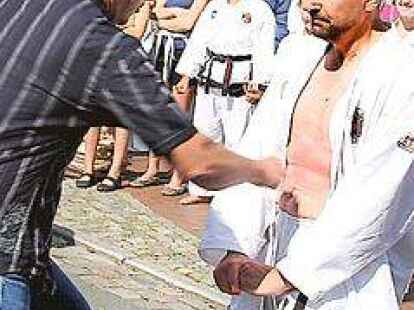 Hart: An Alex  Hartmanns Bauchmuskulatur prallten Faustschl&auml;ge ab.