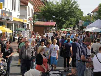 Beim B&uuml;rgerfest herrschte im Huder Ortskern buntes Treiben.