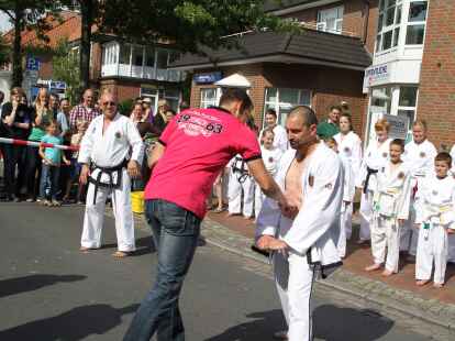 Beim B&uuml;rgerfest herrschte im Huder Ortskern buntes Treiben.