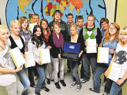 F&uuml;r gelungene Kommunikation und Dokumentation ihres Comenius-Projekts im Internet wurden die Sch&uuml;lerinnen und Sch&uuml;ler der 9. Realschulklassen ausgezeichnet.