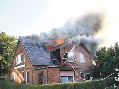 Feuer rast durch Bürsteler Wohnhaus