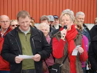 23 bunt geschm&uuml;ckte Wagen beteiligten sich am Sonnabend am Umzug zum Erntefest in Neuenwege. Gestartet wurde beim Hof Reuter an der Holler Landstra&szlig;e. Dort wurde vor dem Umzug der Erntegottesdienst gefeiert und die 