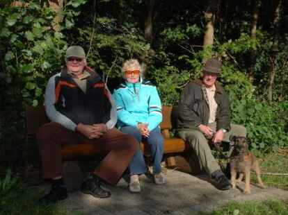 23 bunt geschm&uuml;ckte Wagen beteiligten sich am Sonnabend am Umzug zum Erntefest in Neuenwege. Gestartet wurde beim Hof Reuter an der Holler Landstra&szlig;e. Dort wurde vor dem Umzug der Erntegottesdienst gefeiert und die 
