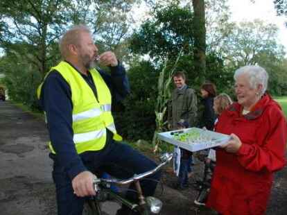 23 bunt geschm&uuml;ckte Wagen beteiligten sich am Sonnabend am Umzug zum Erntefest in Neuenwege. Gestartet wurde beim Hof Reuter an der Holler Landstra&szlig;e. Dort wurde vor dem Umzug der Erntegottesdienst gefeiert und die 