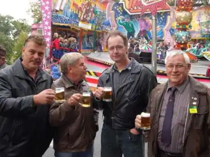 Freibier und jede Menge Fahrspa&szlig; gab es zur Er&ouml;ffnung des Vareler Kramermarktes.