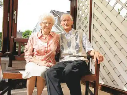 Ada (81, links) und Johann Hogen (83) feiern an diesem Donnerstag ihre Diamantene Hochzeit (60 Jahre).