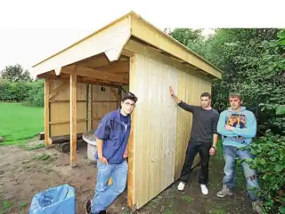 W&uuml;tend &uuml;ber die Anschl&auml;ge sind (von links) Wladimir Schell, Stanislav Wagner und Thomas Timmer.