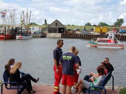 H&ouml;hepunkte der Kutterregatta in Fedderwardersiel waren die G&auml;stefahrten sowie der Besuch des Seenotrettungskreuzers 