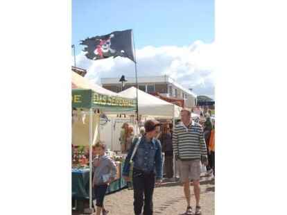H&ouml;hepunkte der Kutterregatta in Fedderwardersiel waren die G&auml;stefahrten sowie der Besuch des Seenotrettungskreuzers 
