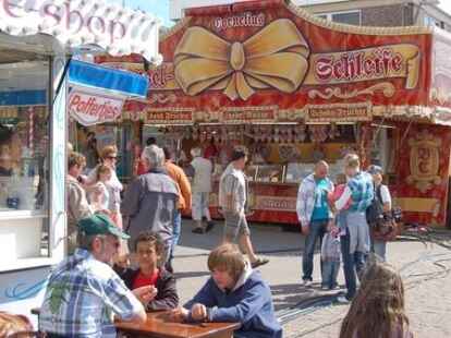 H&ouml;hepunkte der Kutterregatta in Fedderwardersiel waren die G&auml;stefahrten sowie der Besuch des Seenotrettungskreuzers 