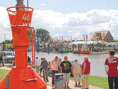 H&ouml;hepunkte der Kutterregatta in Fedderwardersiel waren die G&auml;stefahrten sowie der Besuch des Seenotrettungskreuzers 