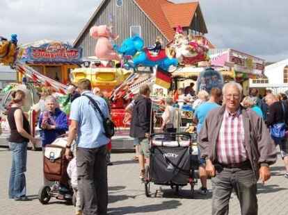 H&ouml;hepunkte der Kutterregatta in Fedderwardersiel waren die G&auml;stefahrten sowie der Besuch des Seenotrettungskreuzers 