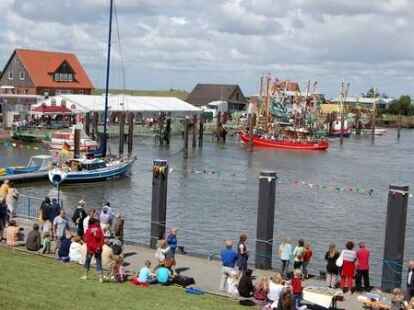 H&ouml;hepunkte der Kutterregatta in Fedderwardersiel waren die G&auml;stefahrten sowie der Besuch des Seenotrettungskreuzers 