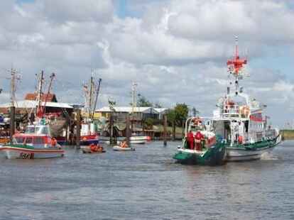 H&ouml;hepunkte der Kutterregatta in Fedderwardersiel waren die G&auml;stefahrten sowie der Besuch des Seenotrettungskreuzers 
