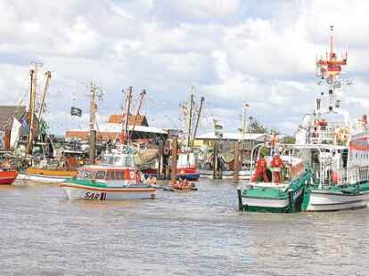 H&ouml;hepunkte der Kutterregatta in Fedderwardersiel waren die G&auml;stefahrten sowie der Besuch des Seenotrettungskreuzers 