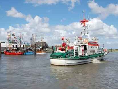 H&ouml;hepunkte der Kutterregatta in Fedderwardersiel waren die G&auml;stefahrten sowie der Besuch des Seenotrettungskreuzers 