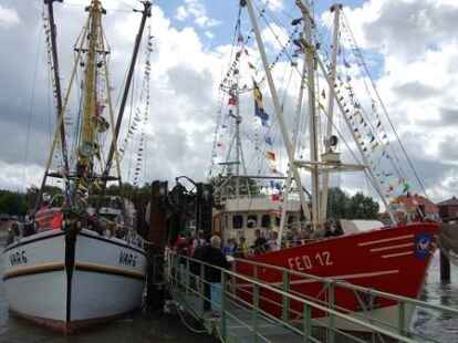 H&ouml;hepunkte der Kutterregatta in Fedderwardersiel waren die G&auml;stefahrten sowie der Besuch des Seenotrettungskreuzers 