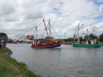 H&ouml;hepunkte der Kutterregatta in Fedderwardersiel waren die G&auml;stefahrten sowie der Besuch des Seenotrettungskreuzers 