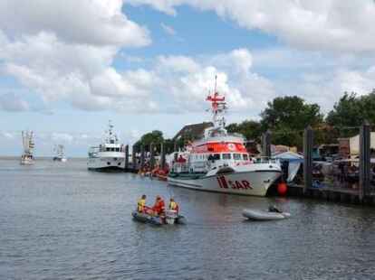 H&ouml;hepunkte der Kutterregatta in Fedderwardersiel waren die G&auml;stefahrten sowie der Besuch des Seenotrettungskreuzers 