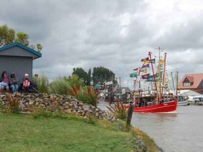H&ouml;hepunkte der Kutterregatta in Fedderwardersiel waren die G&auml;stefahrten sowie der Besuch des Seenotrettungskreuzers 