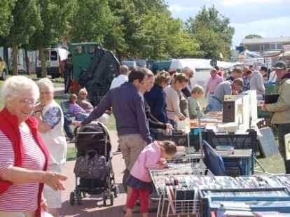 H&ouml;hepunkte der Kutterregatta in Fedderwardersiel waren die G&auml;stefahrten sowie der Besuch des Seenotrettungskreuzers 