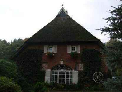Auf der alten Dorfstra&szlig;e an der ehemaligen Dorfschule
