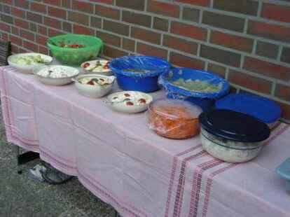 ...die Salatbar war gut gef&uuml;llt...