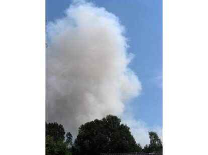 Am Mittwoch stiegen pl&ouml;tzlich Rauchschwaden in der Bauerschaft Hespenbusch in den Himmel. Ein Getreidefeld hatte gebrannt, und N@chbar Falko Witte nahm diese Bild aus ca. 3 Kilometer Entfernung auf.
