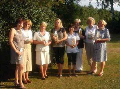 Einen Einblick in den Golf-Club Wildeshausen gew&auml;hrt Christa Grimjes, N@chbarin auf www.mein-wildeshausen.de. Hier zeigt sie die Teilnehmerinnen eines Freundschaftsspiels mit Syke und Oberneuland.