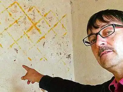 Heinz-Gerd Kl&auml;ren ist &uuml;berrascht, was durch die Sanierungsma&szlig;nahmen am Heiligenh&auml;uschen zutage gekommen ist.