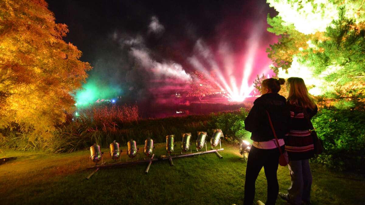 15 000 Besucher erleben „Mystische Nächte“ im Park der Gärten