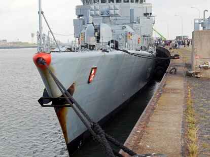 Die Fregatte &bdquo;Bremen&ldquo;  liegt  am Sonnabend an der Pier des Marinest&uuml;tzpunktes in Wilhelmshaven.