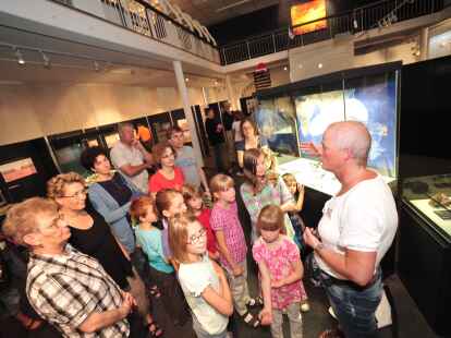 Familientag im Landesmuseum f&uuml;r Natur und Mensch: Unter dem Titel Der Countdown l&auml;uft sorgten Weltraumwerkstatt, Familienf&uuml;hrungen, Lesungen und das Musik-Ensemble Schlagwerk Nordwest mit St&uuml;cken zu Stockhausens Tierkreis f&uuml;r ein abwechslungsreiches Programm rund um die Themen des Weltalls.