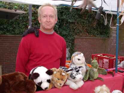 Hochbetrieb herrschte am Sonntag, 23. September 2012, beim Herbstmarkt mit verkaufsoffenem Sonntag in Wildeshausen. Bei Schuhen und Brillen lie&szlig; sich so manches Schn&auml;ppchen machen. Jugendliche zog es auf den Rummel