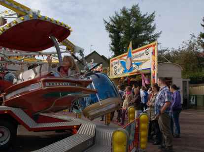 Hochbetrieb herrschte am Sonntag, 23. September 2012, beim Herbstmarkt mit verkaufsoffenem Sonntag in Wildeshausen. Bei Schuhen und Brillen lie&szlig; sich so manches Schn&auml;ppchen machen. Jugendliche zog es auf den Rummel