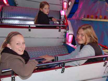 Hochbetrieb herrschte am Sonntag, 23. September 2012, beim Herbstmarkt mit verkaufsoffenem Sonntag in Wildeshausen. Bei Schuhen und Brillen lie&szlig; sich so manches Schn&auml;ppchen machen. Jugendliche zog es auf den Rummel