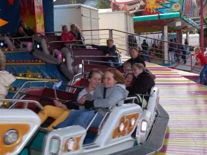 Hochbetrieb herrschte am Sonntag, 23. September 2012, beim Herbstmarkt mit verkaufsoffenem Sonntag in Wildeshausen. Bei Schuhen und Brillen lie&szlig; sich so manches Schn&auml;ppchen machen. Jugendliche zog es auf den Rummel