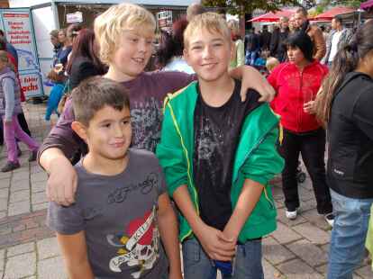 Hochbetrieb herrschte am Sonntag, 23. September 2012, beim Herbstmarkt mit verkaufsoffenem Sonntag in Wildeshausen. Bei Schuhen und Brillen lie&szlig; sich so manches Schn&auml;ppchen machen. Jugendliche zog es auf den Rummel