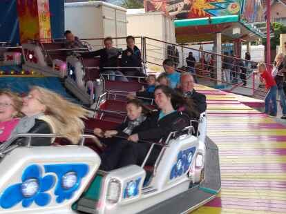 Hochbetrieb herrschte am Sonntag, 23. September 2012, beim Herbstmarkt mit verkaufsoffenem Sonntag in Wildeshausen. Bei Schuhen und Brillen lie&szlig; sich so manches Schn&auml;ppchen machen. Jugendliche zog es auf den Rummel
